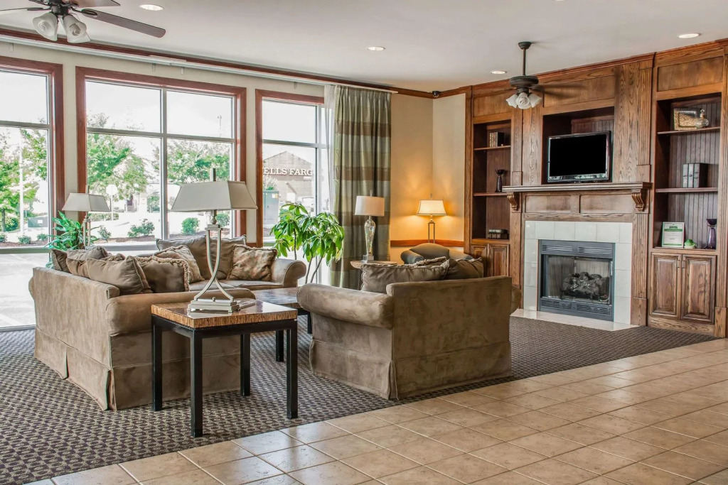 Comfort Suites Murfreesboro Shopping District