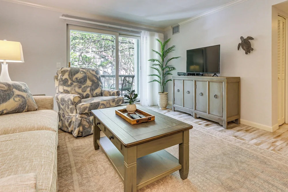 Walk to Harbour Town: Quaint Sea Pines Gem