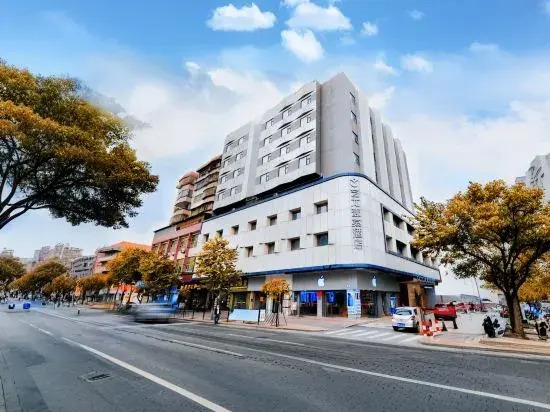 Yilongxuan Hotel (Guangzhou Baiyun Airport Renhe Subway Station)