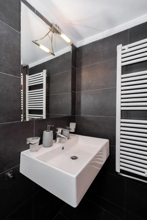 Modern Apartment in Thiseio with Balcony