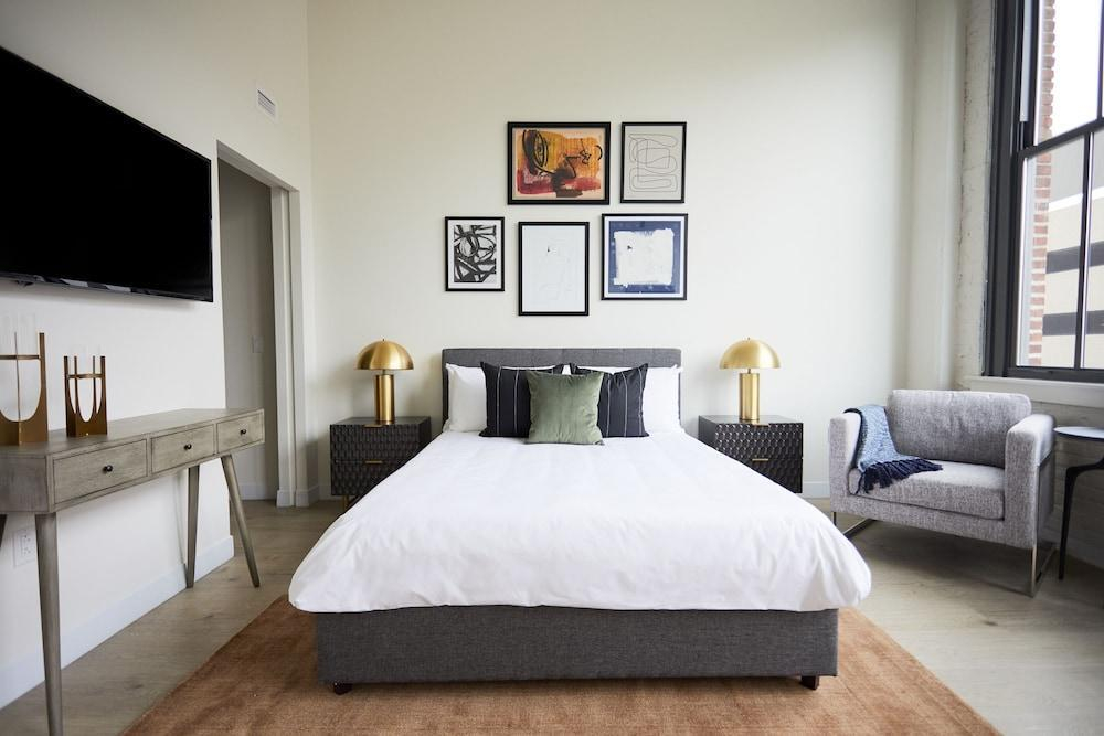 Contemporary Museum District Suites by Sonder