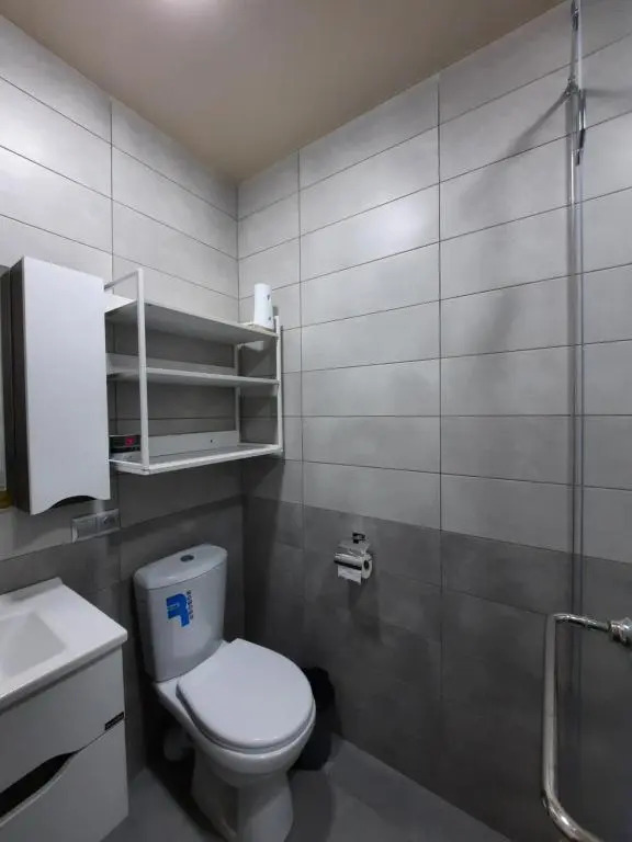 Apartment 32