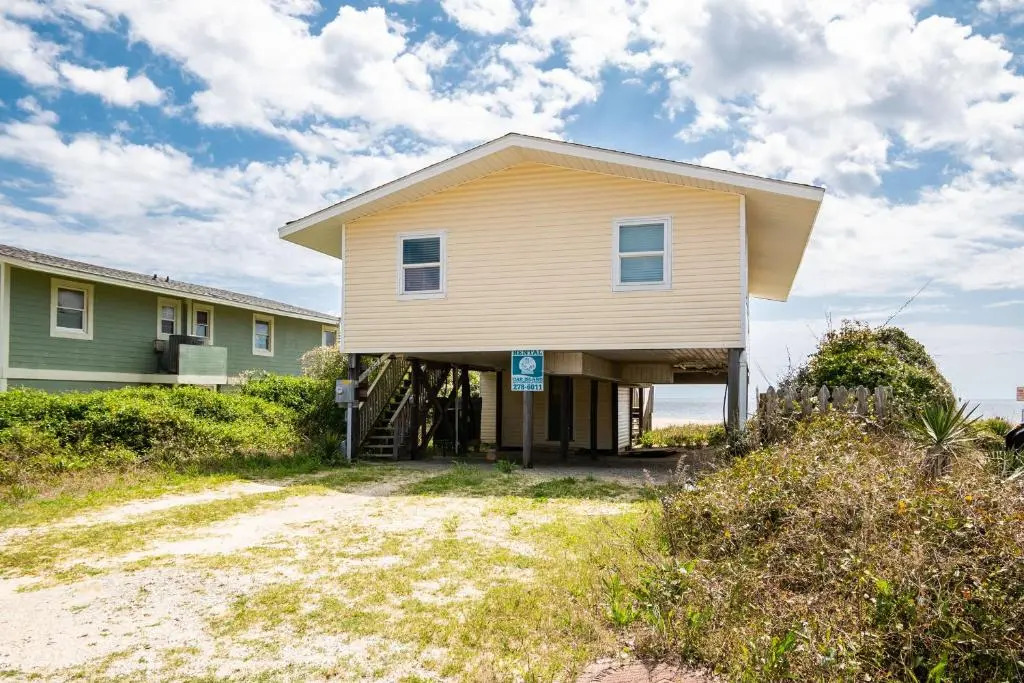 Windward Mark by Oak Island Accommodations