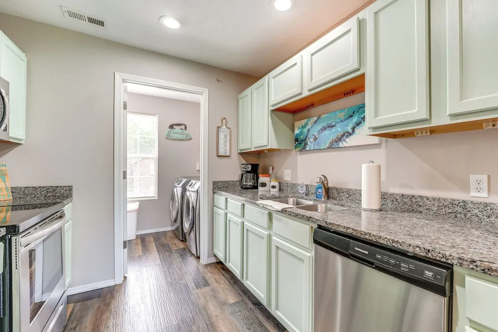 Mtn-view Gem w/ Hot Tub Access: Branson Condo