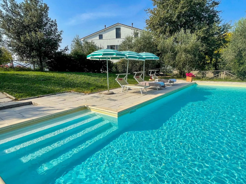Amazing apartment in Belvedere Ostrense with garden