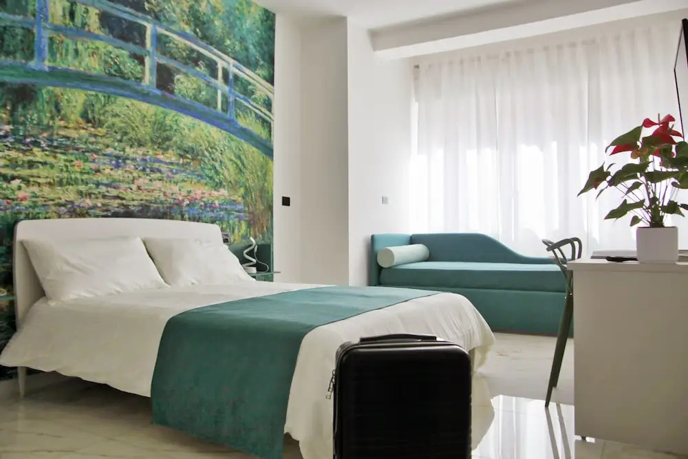 Be Coloured - Boutique Art Rooms in Naples