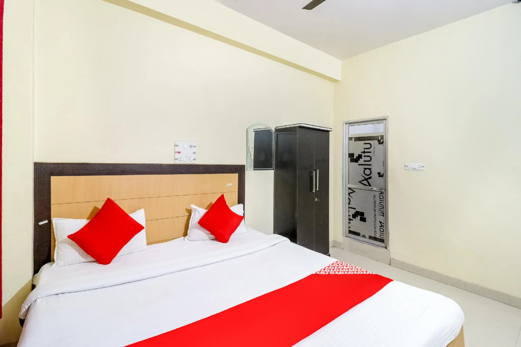 OYO 71029 Hotel Saraswati Inn