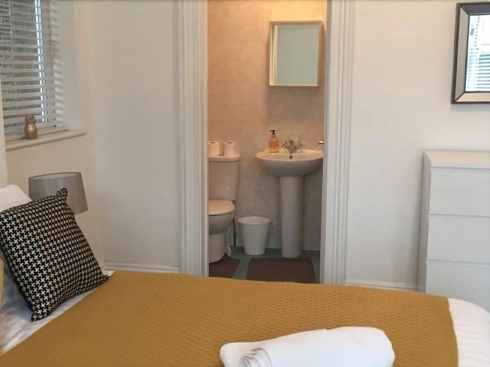 Golden Triangle Ensuites