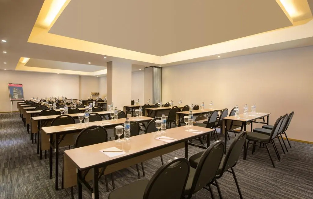 Up-Peak Hotel Simpang Lima Semarang Managed by InJourney Hospitality
