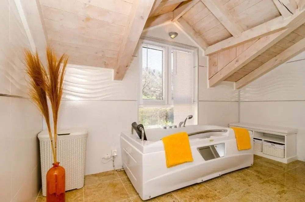 Villa Avoca - Four Bedroom Apartment With Two Balconies and Swimming Pool ID Direct Booker 2124