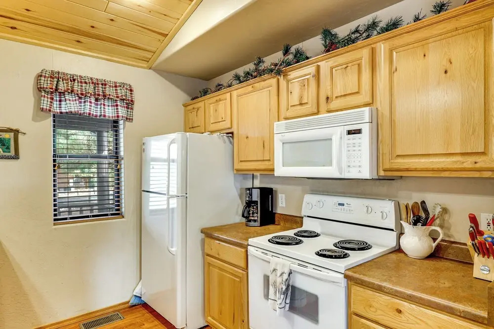 Hike, Fish & Enjoy Pond On-site: Bison Ranch Cabin