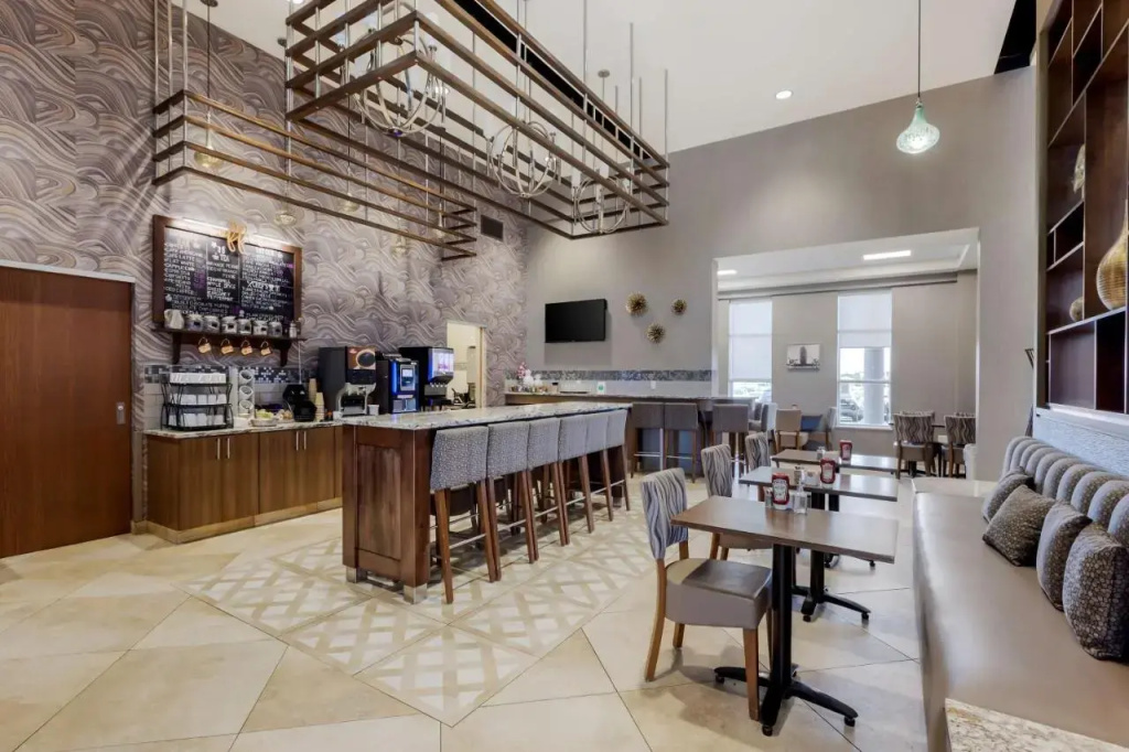 Best Western Plus St. John's Airport Hotel And Suites