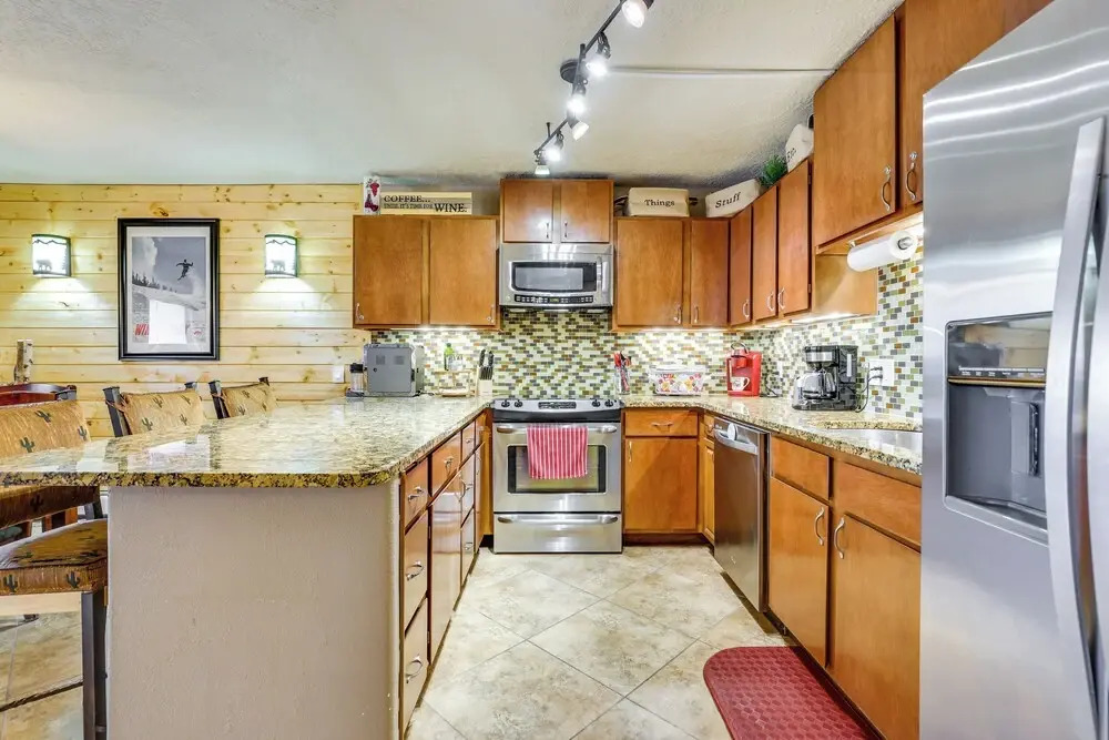1 Mi to Marina: Frisco Condo w/ Mtn-view Balcony!