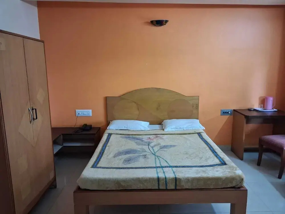 Sri Vinayaka Lodge