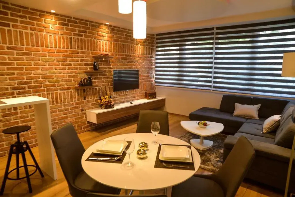 Fifi apartment w. parking in old town