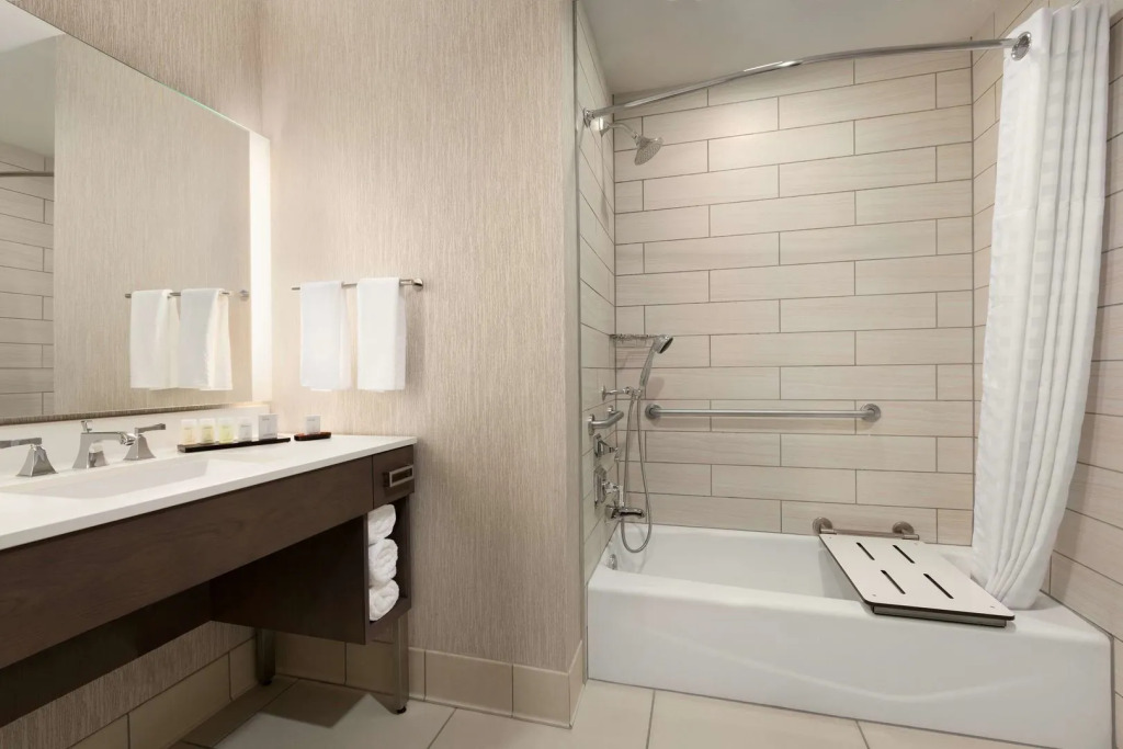 Embassy Suites by Hilton San Antonio Brooks Hotel & Spa