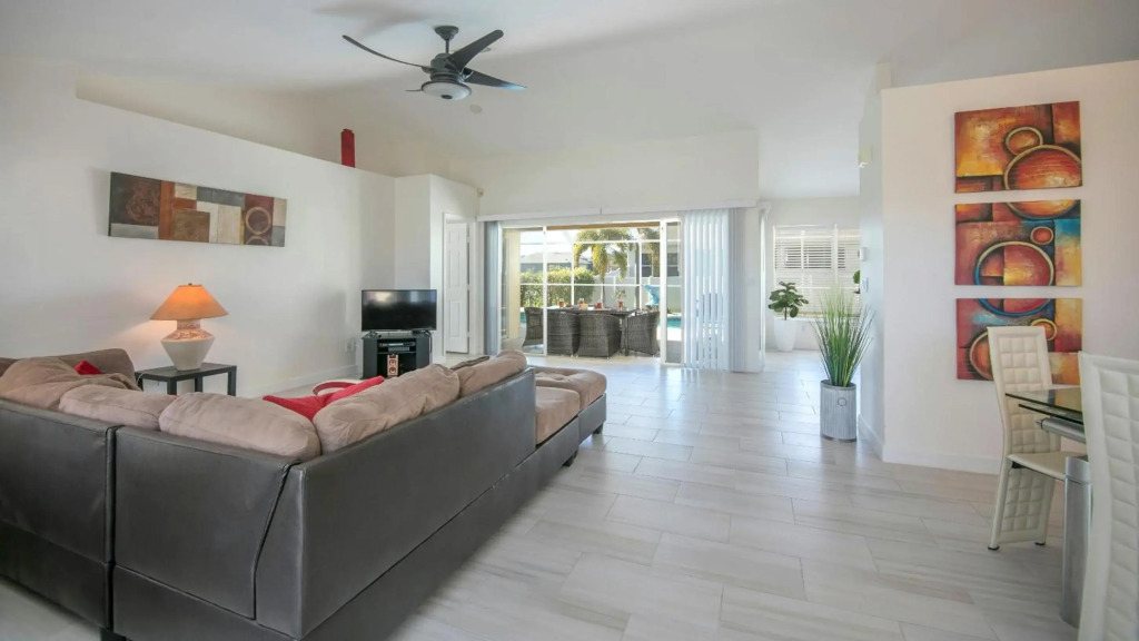 NEW! Villa Surfside