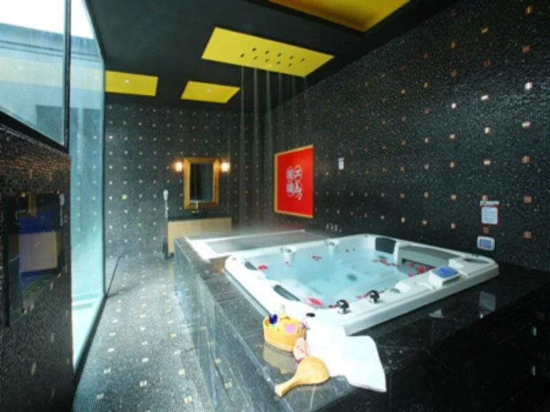 8th Platform Motel