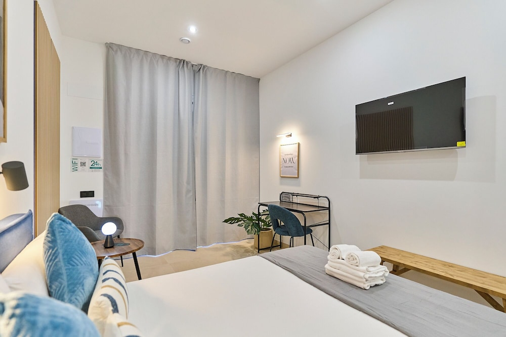 Sant Adrià Urban Suites by gaiarooms