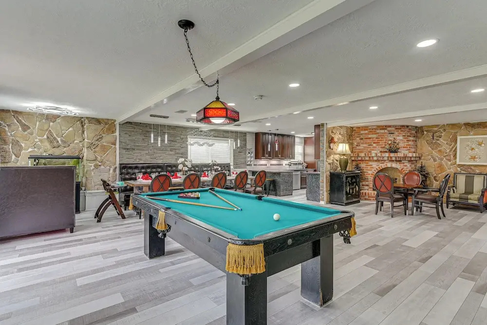 ~ 2 Blocks to Beach: Galveston Group Getaway!