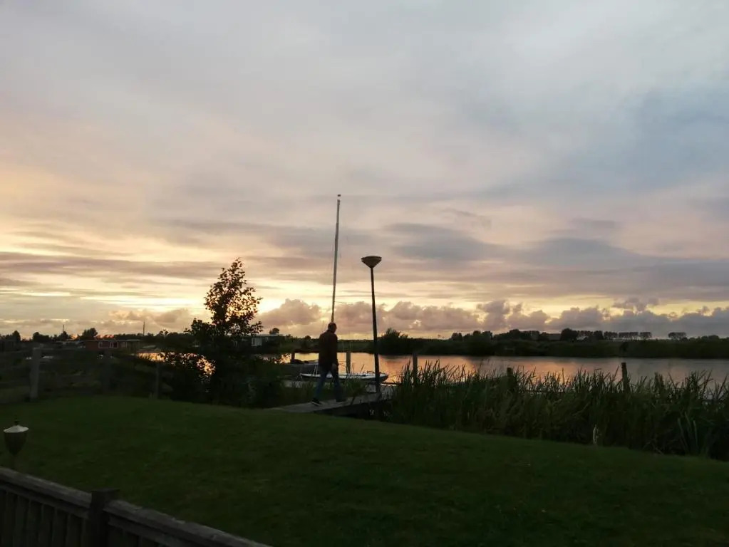 Waterchalet number 6 Recreationpark Yn'e Lijte Grou met ligplaats boot