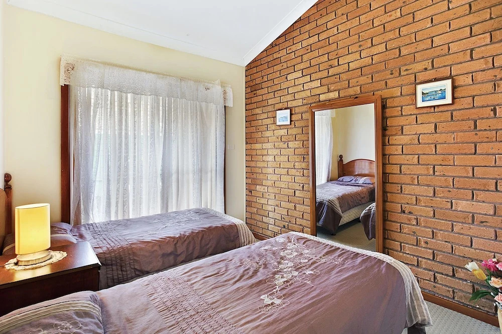 Macadamia Court, 2/8 Government Road