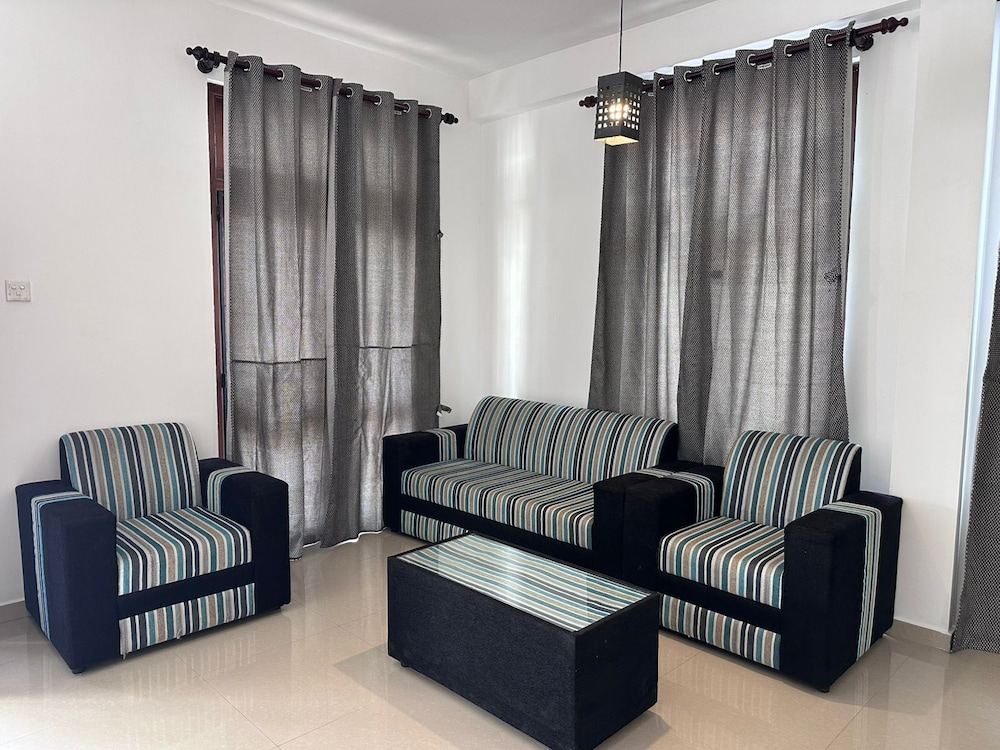 Serrena Airport Guest House - Colombo