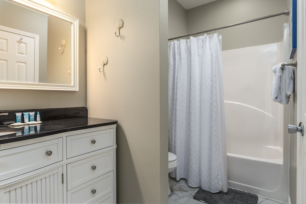 Lazy Daze Beach House - 105 Strand Ct 3 Bedroom Home by RedAwning