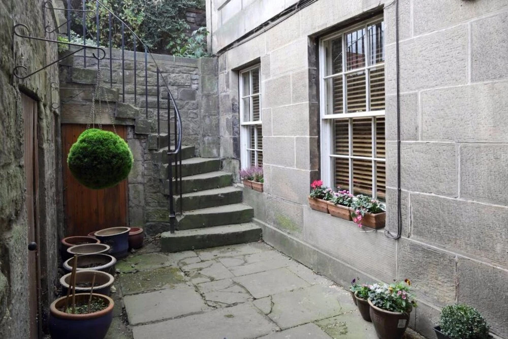 2 Bedroom Flat Near Edinburgh Playhouse