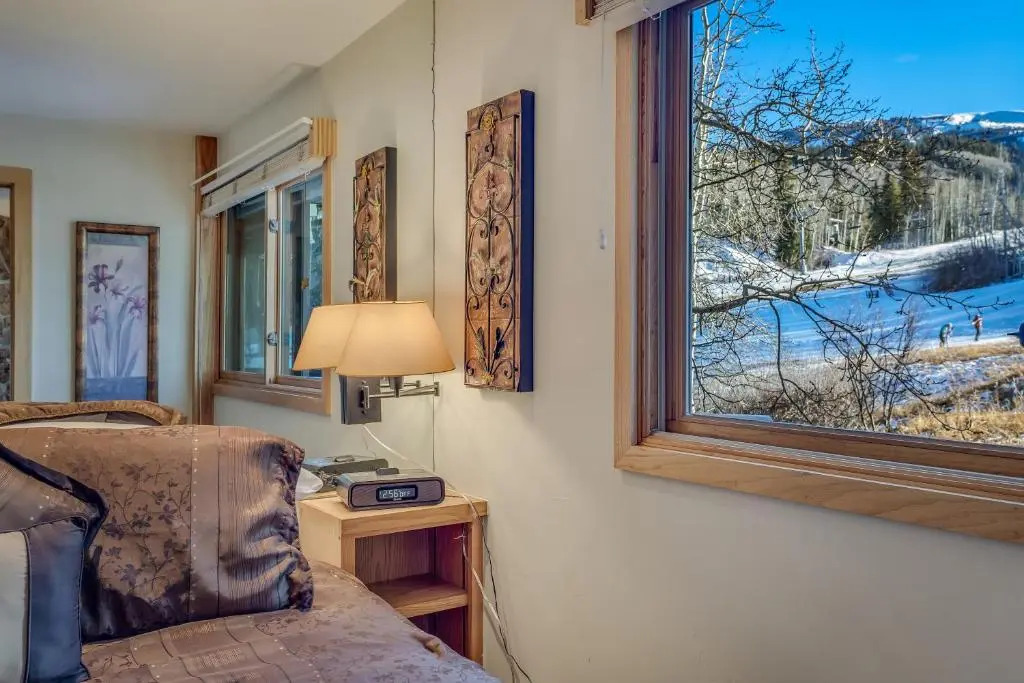 Laurelwood Condominiums Studio Premier Unit 410