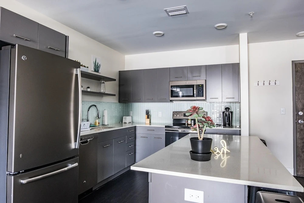 Centrally Located 1 BR and 2 BR Apts with Balcony by Frontdesk