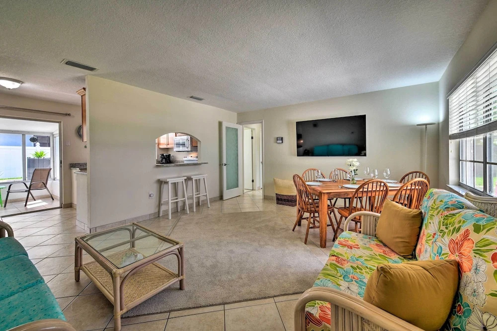 Apollo Beach Gem w/ Pool: 'the Flamingo House'