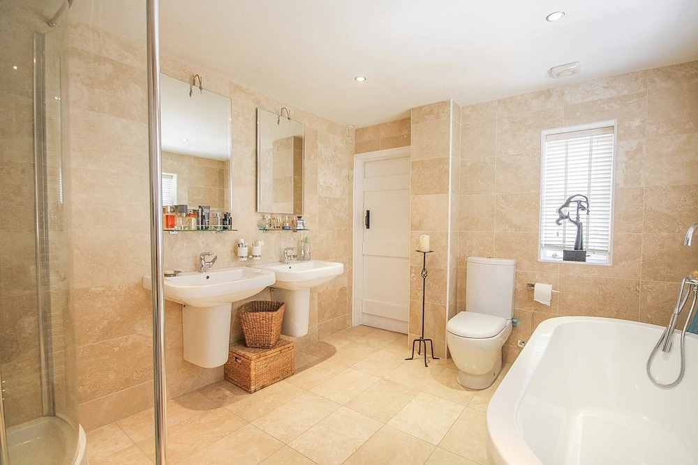 Charming 5-bed Cottage in Old Sodbury Bristol