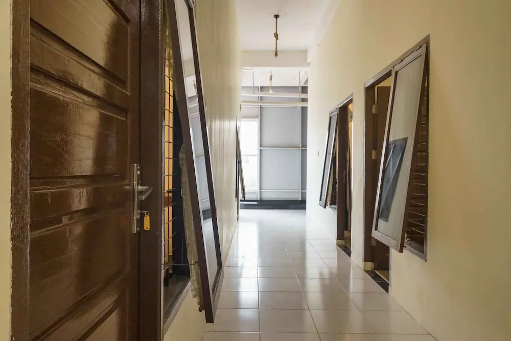 RedDoorz Syariah near Lubang Jepang Bukittinggi