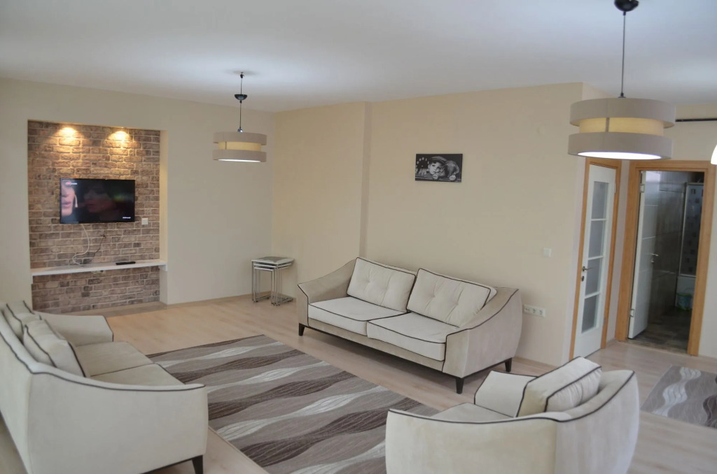 216 Hill Suites