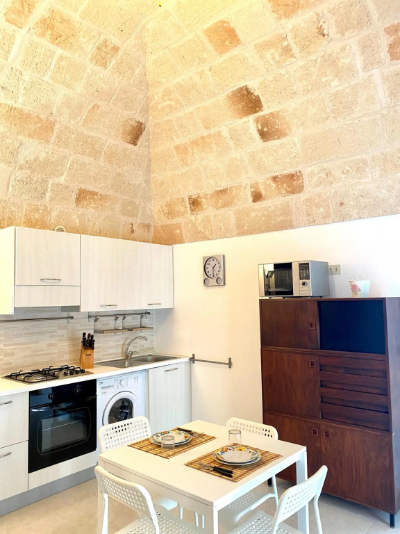 Historic cottage, central location, suitable for couples-La Casetta by Chez Isabelle