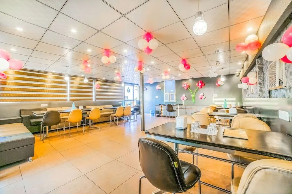 FabHotel Aqueens
