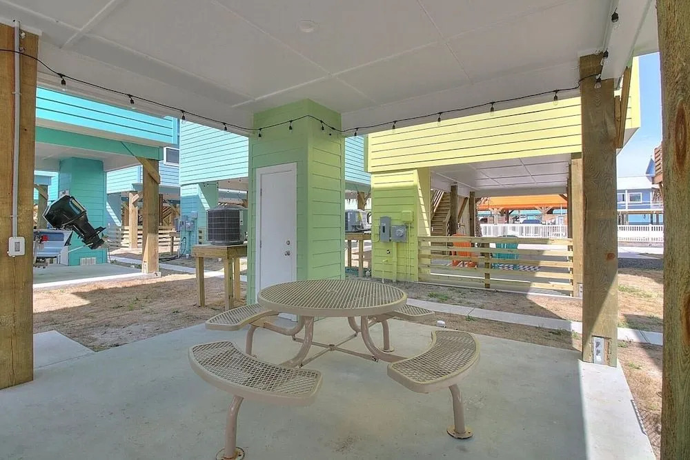 Woodhaven Beach Club 2 Bedroom Bungalow by Redawning