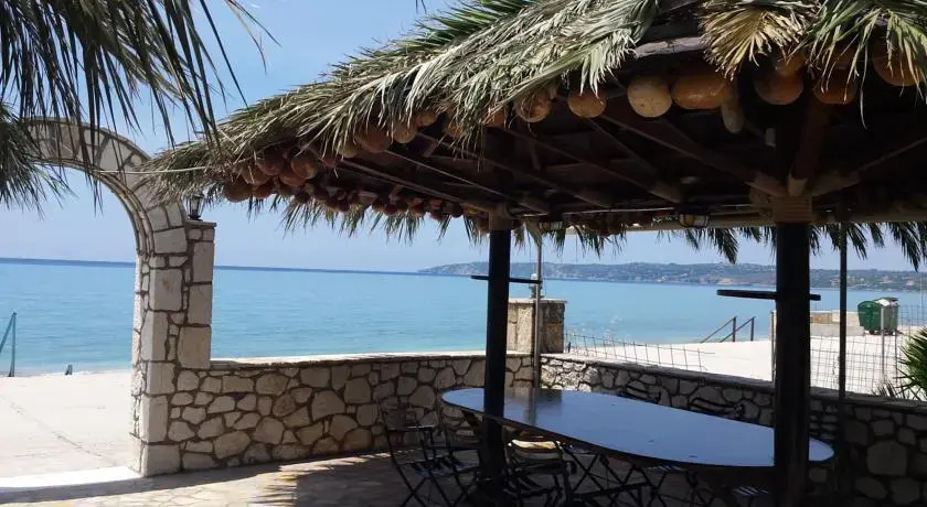Thomatos Apartments Lourdas Beach
