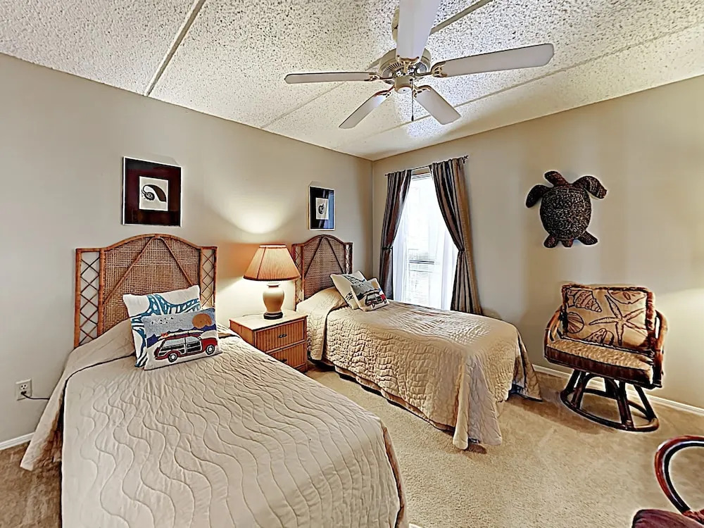 New Listing! Tranquil Corner Unit W/ Gym & Pools 3 Bedroom Condo