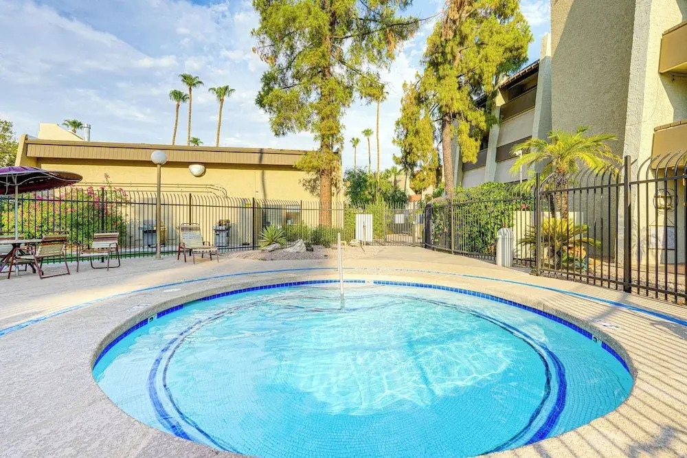 < 1 Mi to Old Town Scottsdale: Condo w/ Patio