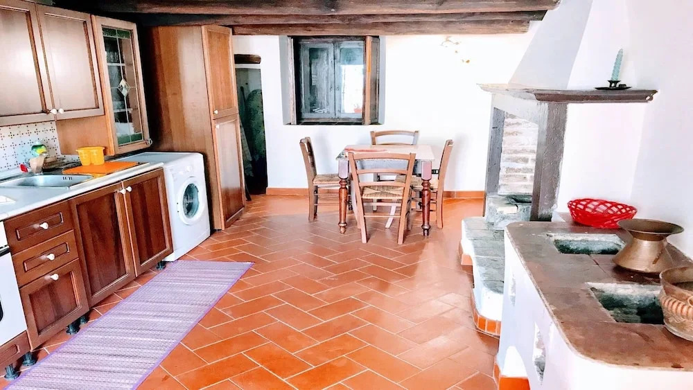 Spoleto Contessa Media, Central Spoleto, Sleeps 4