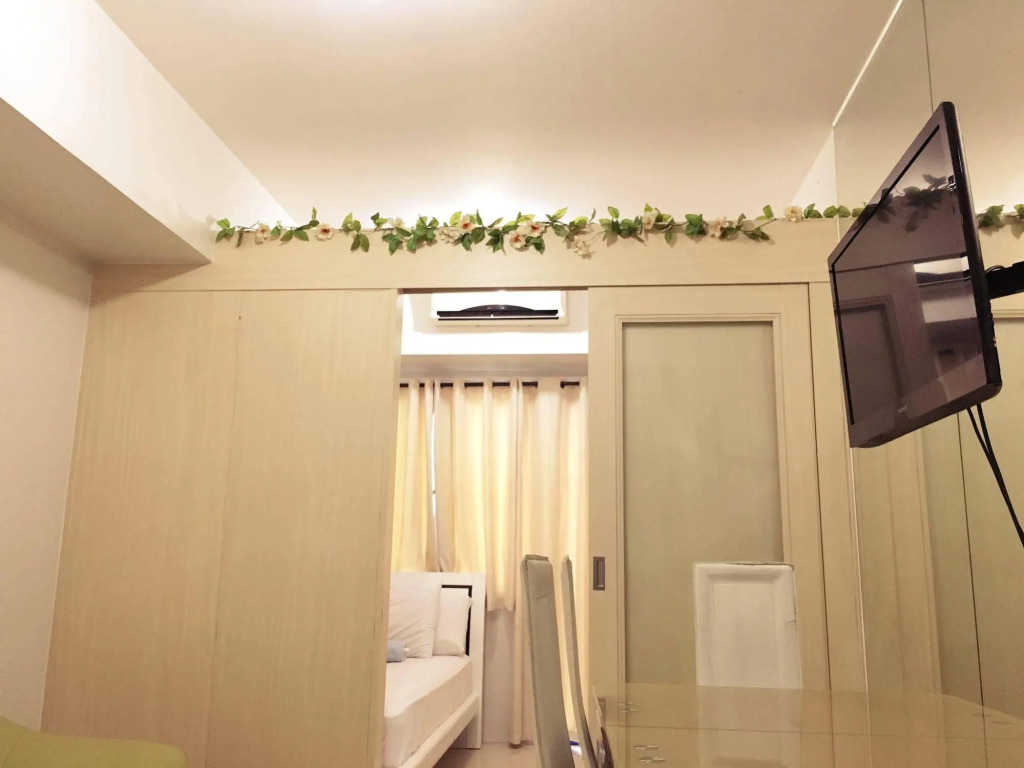 Premiere Haven MOA Staycation