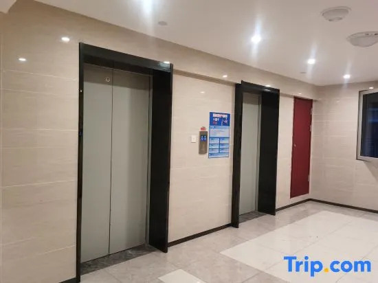 Yancheng goodnight Cinema Apartment (Zhongnan Century City Branch)