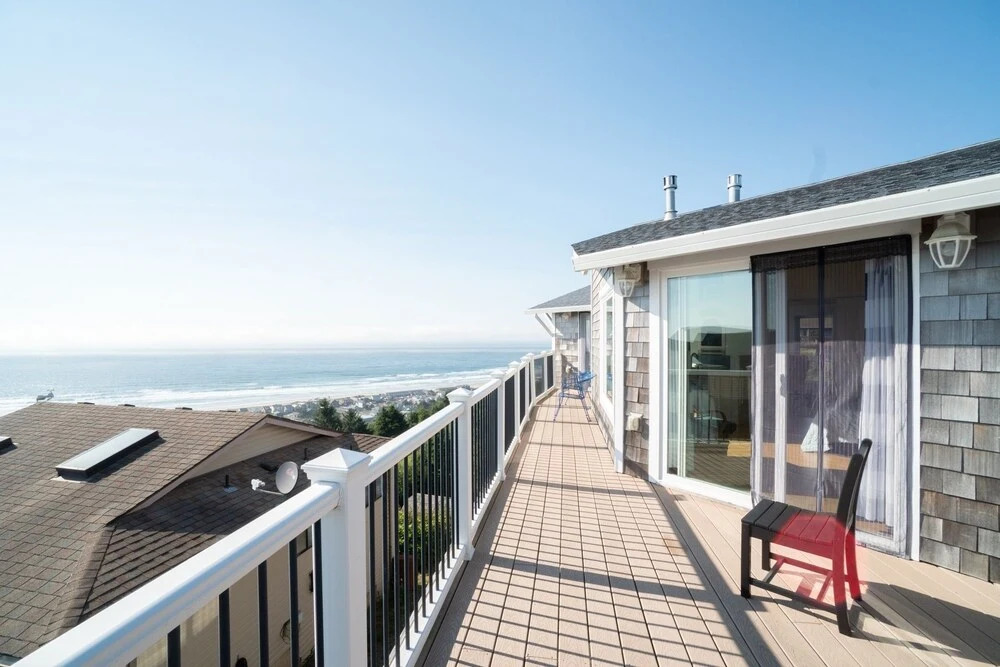 The Lighthouse 3 Br home by RedAwning