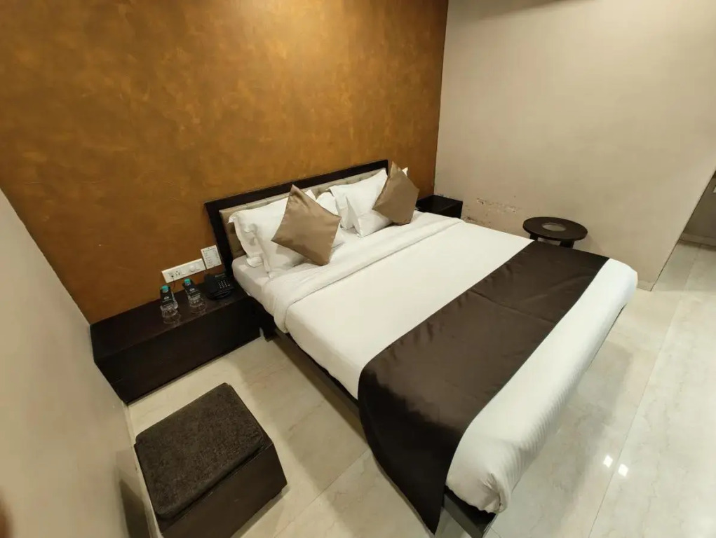 The Majlis Hotel - Near Taj Hotel Colaba