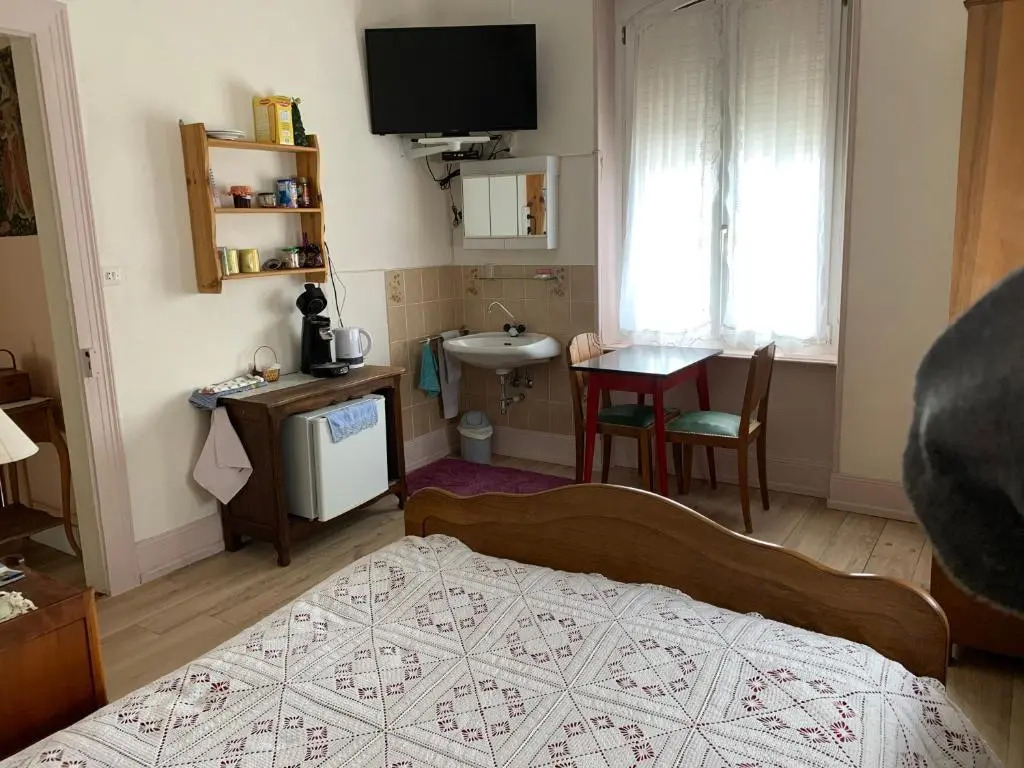 Chambre Gentiane 2 a 3 Personnes Wifi Sdb Partagee