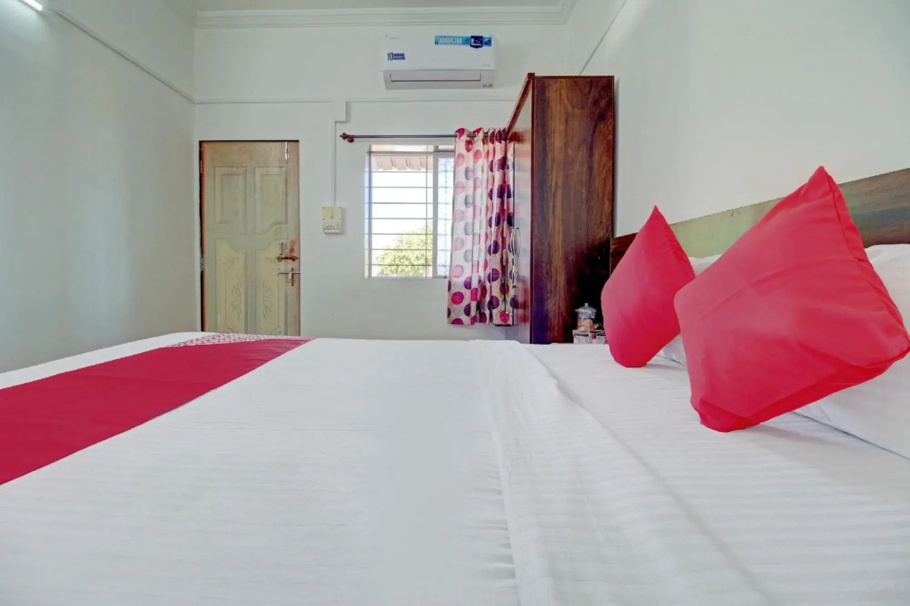 OYO 76721 Hotel MK