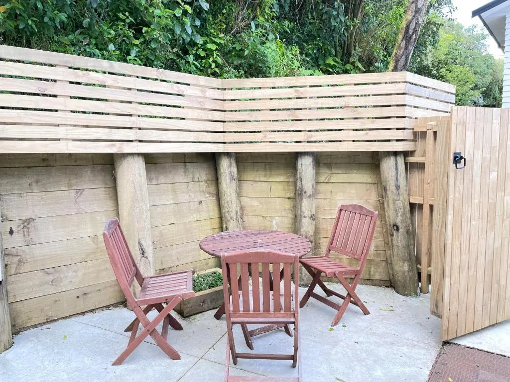 NO PARTY ALLOWED, Entire Brand New 3 bedroom townhouse, free unlimited fibre wifi and free parking