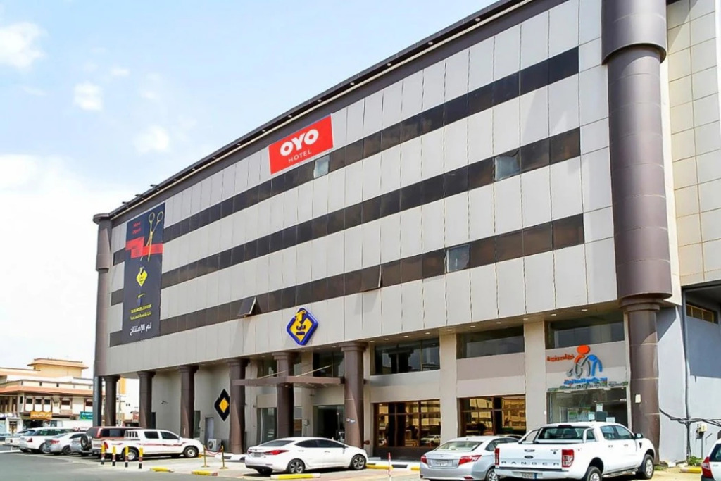 OYO 618 Taya Hotel